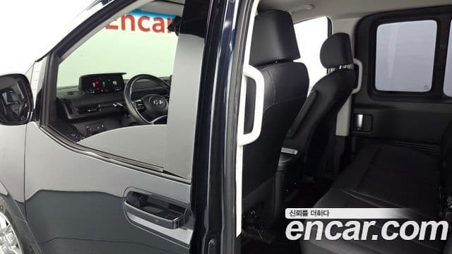 Hyundai Staria 2023 — Фото 17/20