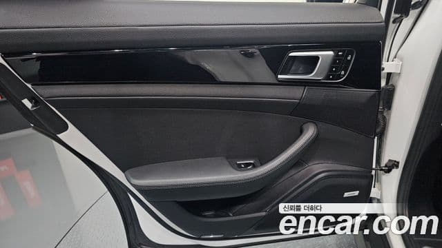 Porsche Panamera 2021 — Şəkil 16/34