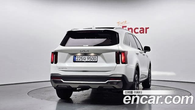 Kia Sorento 2023 — Фото 4/20