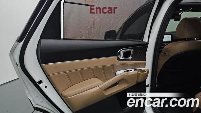 Kia Sorento 2023 — Şəkil 27/32