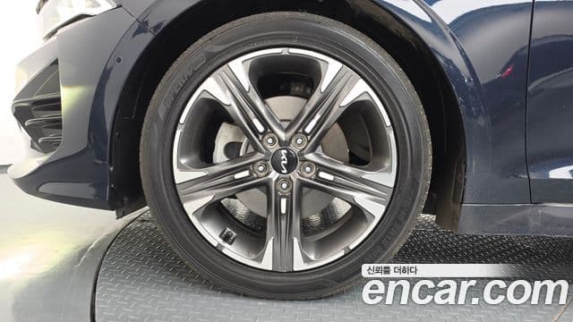 Kia K5 2021 — ფოტო 5/20