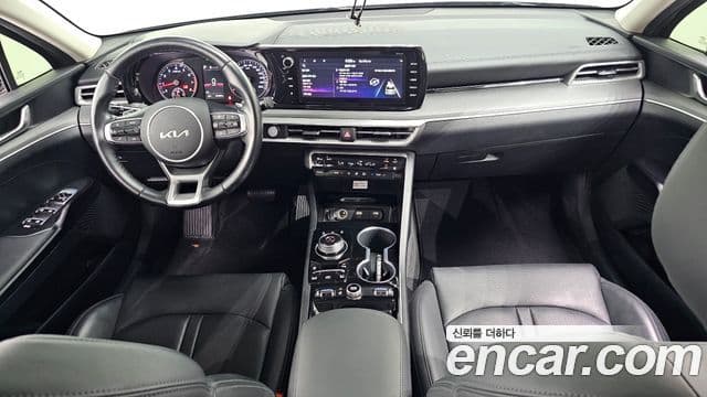 Kia K5 2023 — Şəkil 10/20
