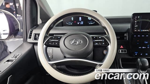 Hyundai Staria 2023 — Şəkil 13/20