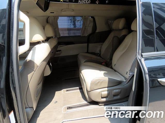 Kia Carnival 2022 — ფოტო 5/20