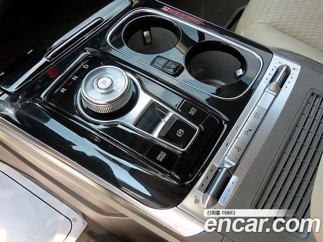 Kia Carnival 2022 — ფოტო 8/20