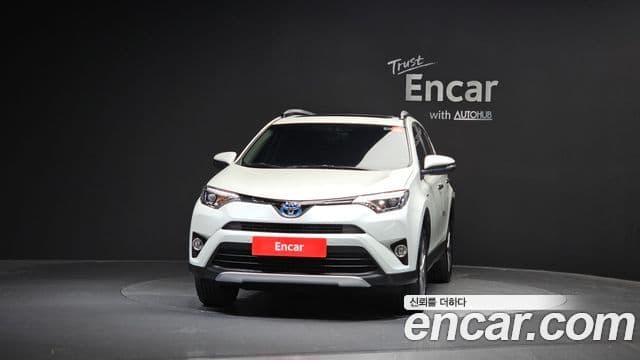 Toyota RAV4 2018 — Şəkil 8/20