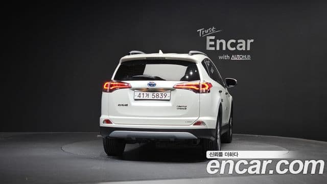 Toyota RAV4 2018 — Şəkil 17/20