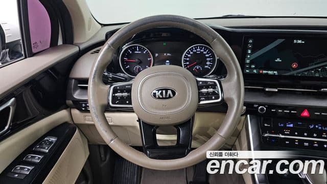 Kia Carnival 2021 — ფოტო 14/20
