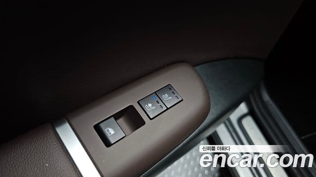 Hyundai Grandeur 2023 — ფოტო 17/20