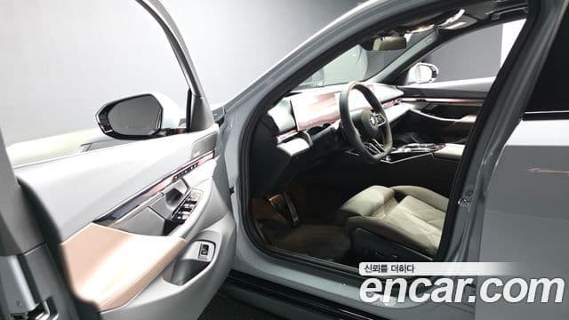 BMW 5 Series 2025 — ფოტო 10/20