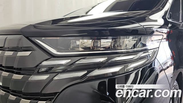 Toyota Alphard 2024 — Photo 33/38