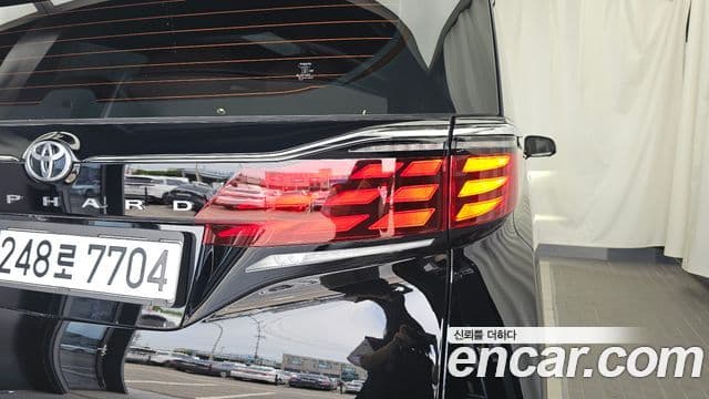 Toyota Alphard 2024 — Photo 5/38