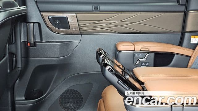 Toyota Alphard 2024 — Photo 22/38