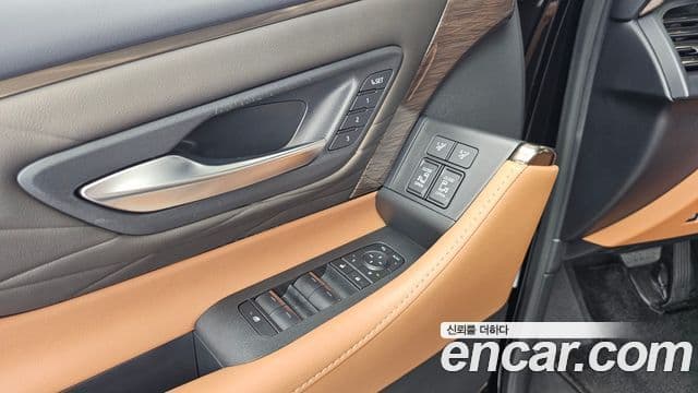 Toyota Alphard 2024 — Photo 28/38