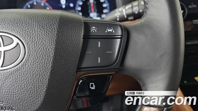 Toyota Alphard 2024 — Photo 9/38