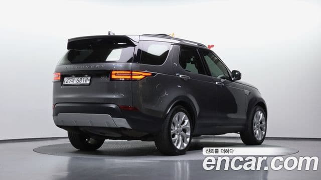 Land Rover Discovery 5 2019 — ფოტო 2/20