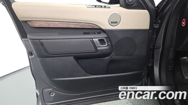 Land Rover Discovery 5 2019 — Şəkil 23/36