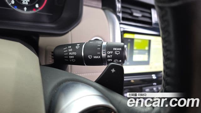 Land Rover Discovery 5 2019 — Şəkil 12/36