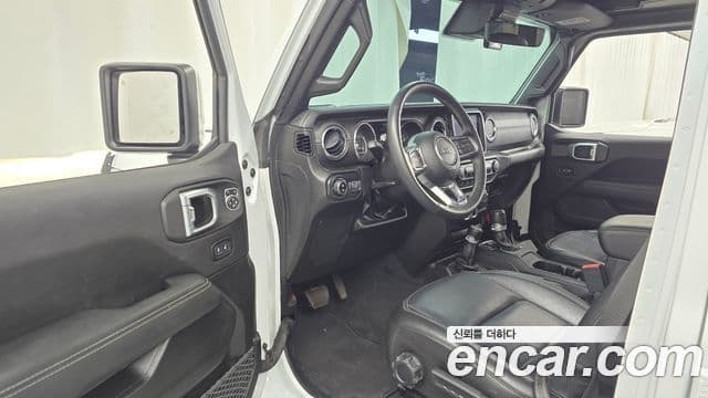 Jeep Wrangler 2023 — Şəkil 10/20