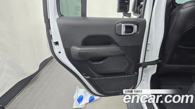 Jeep Wrangler 2023 — Şəkil 26/31