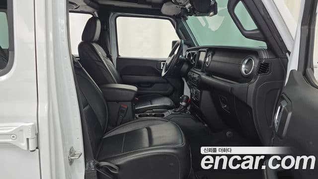 Jeep Wrangler 2023 — Şəkil 25/31