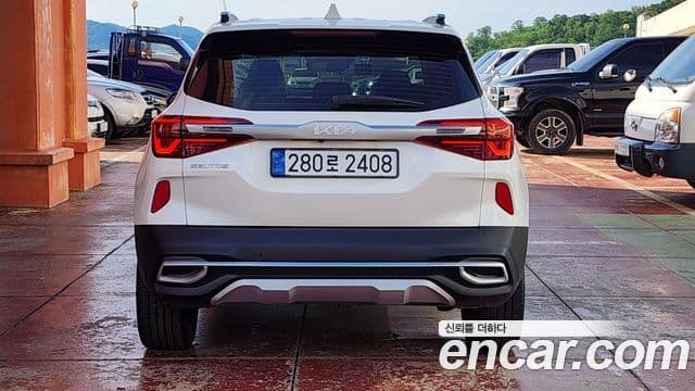 Kia Seltos 2022 — ფოტო 4/20