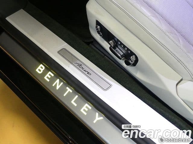 Bentley Continental GT 2023 — Фото 14/20