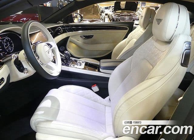 Bentley Continental GT 2023 — Фото 18/20