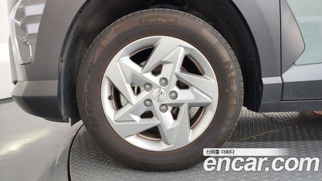 Hyundai Kona 2023 — ფოტო 5/20