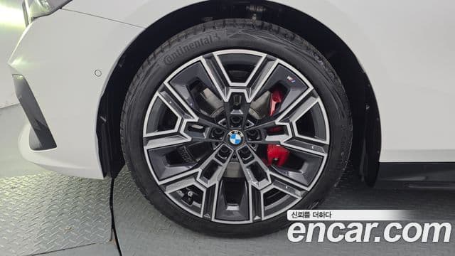 BMW 5 Series 2025 — ფოტო 5/20