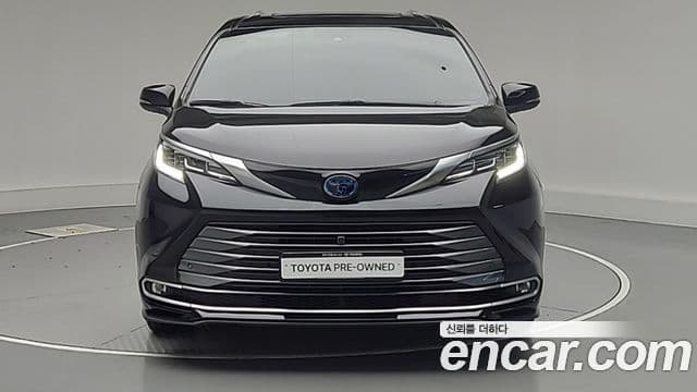 Toyota Sienna 2021 — ფოტო 2/19
