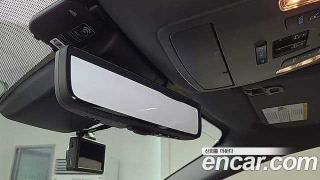 Toyota Sienna 2021 — ფოტო 12/19