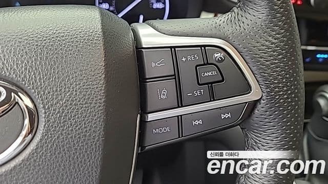 Toyota Sienna 2021 — ფოტო 17/19
