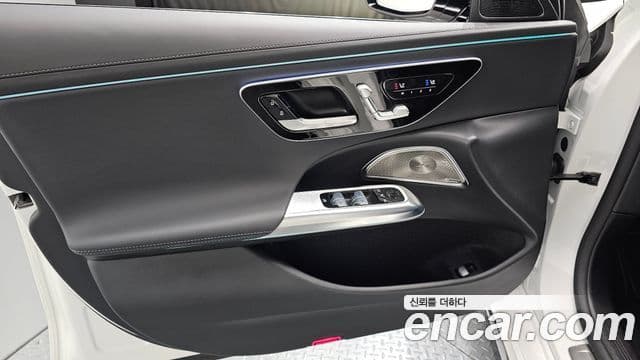 Mercedes-Benz E-Class 2024 — Photo 21/35