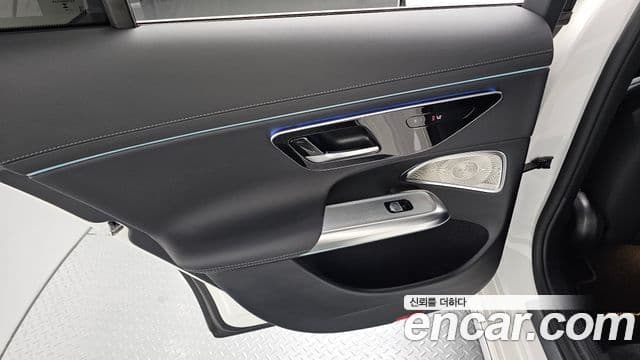 Mercedes-Benz E-Class 2024 — Photo 33/35