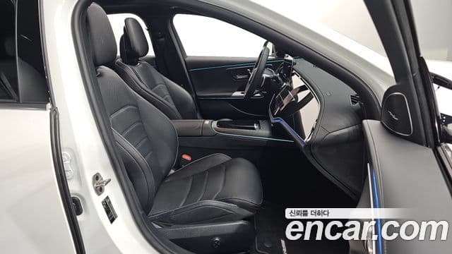 Mercedes-Benz E-Class 2024 — Photo 29/35