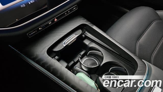 Mercedes-Benz E-Class 2024 — Photo 23/35