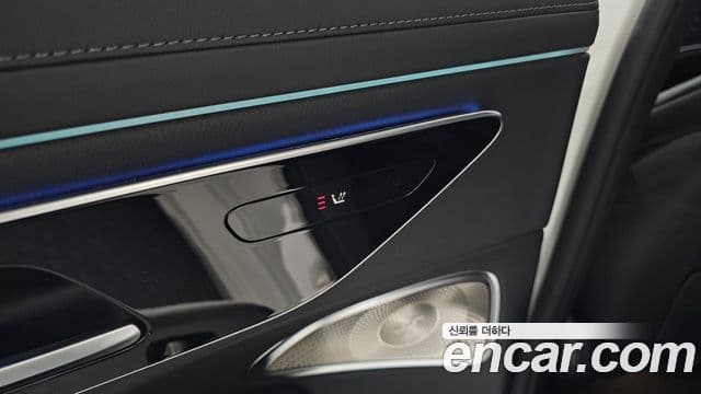 Mercedes-Benz E-Class 2024 — Photo 31/35