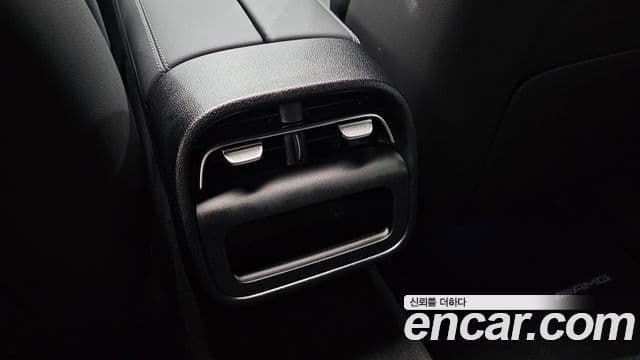 Mercedes-Benz E-Class 2024 — Photo 7/35