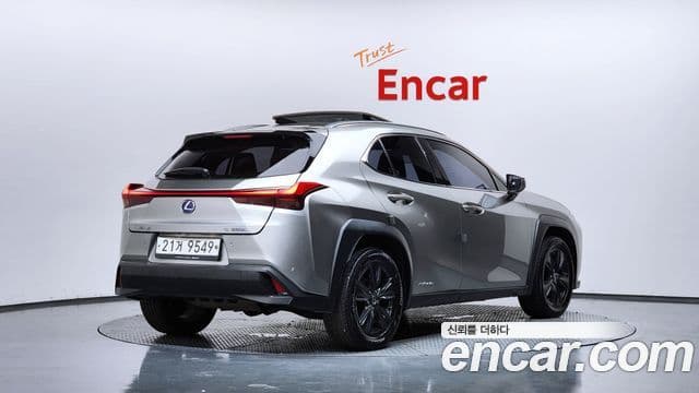 Lexus UX250h 2019 — ფოტო 2/20