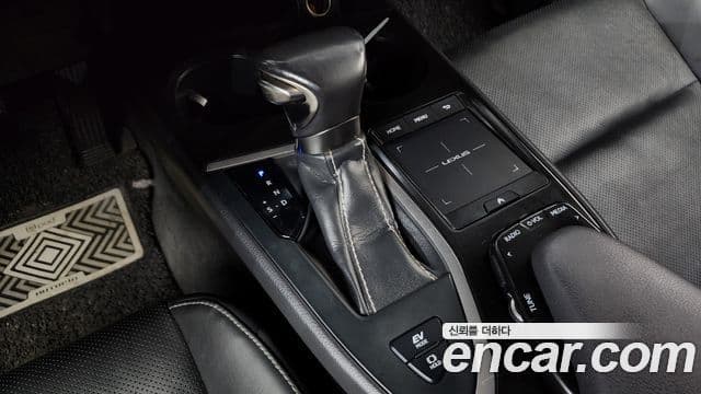 Lexus UX250h 2019 — ფოტო 9/20
