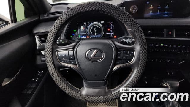 Lexus UX250h 2019 — ფოტო 13/20