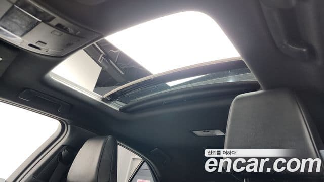 Lexus UX250h 2019 — ფოტო 17/20