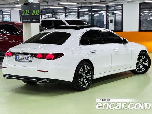 Mercedes-Benz E-Class 2025 — Фото 1/20