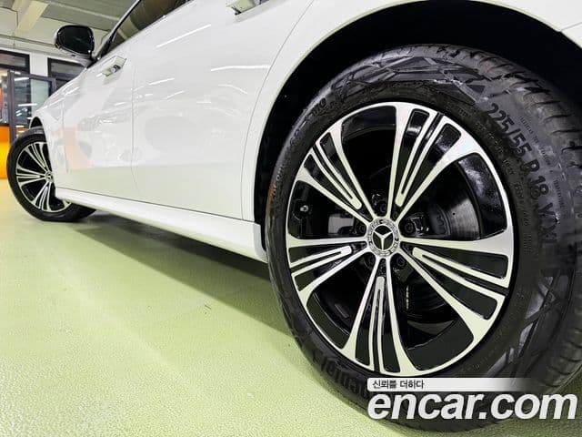 Mercedes-Benz E-Class 2025 — Фото 6/20