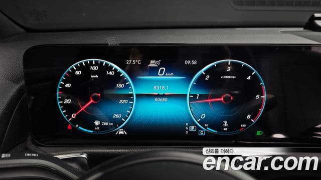 Mercedes-Benz GLB-Class 2021 — ფოტო 7/20