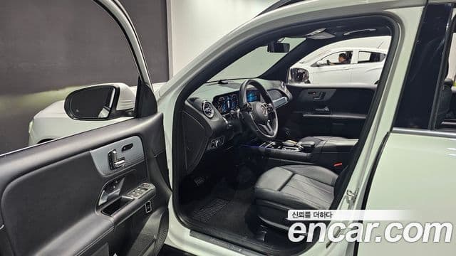 Mercedes-Benz GLB-Class 2021 — ფოტო 9/20