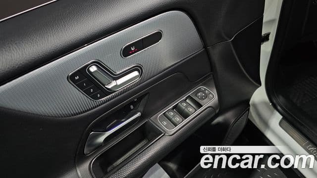 Mercedes-Benz GLB-Class 2021 — ფოტო 15/20