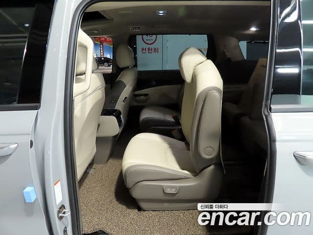 Kia Carnival 2023 — Şəkil 10/20
