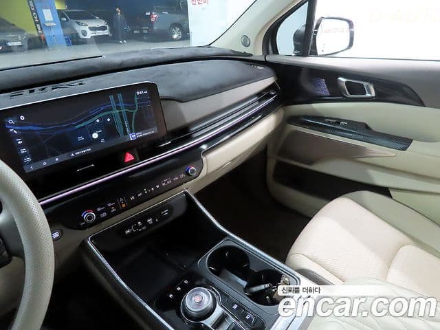 Kia Carnival 2023 — Şəkil 12/20